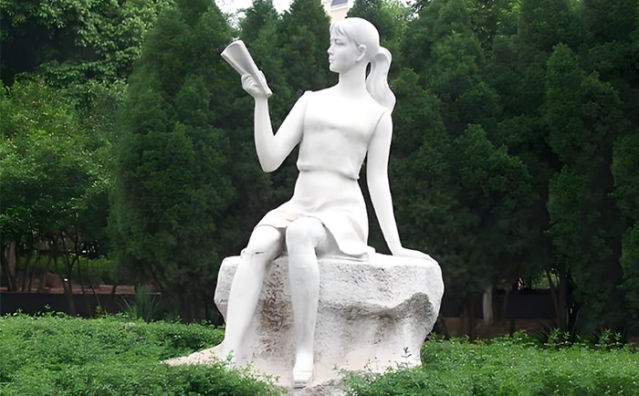 千年匠心，傳世之美——優(yōu)藝雕塑定制人物石雕藝術(shù)