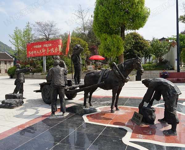 定制一座大型銅雕塑價格大致為多少？