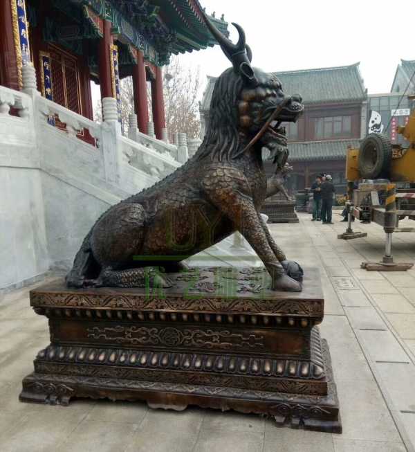 居宗教廟堂之高，擇黃銅麒麟雕塑守業(yè)