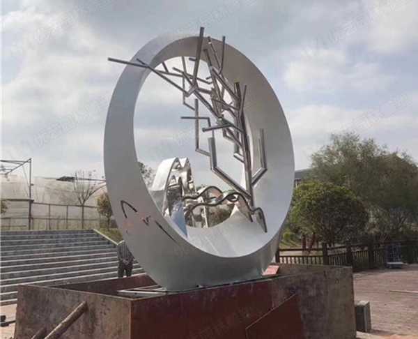 不銹鋼雕塑廠家分析不銹鋼雕塑生銹了怎么辦？